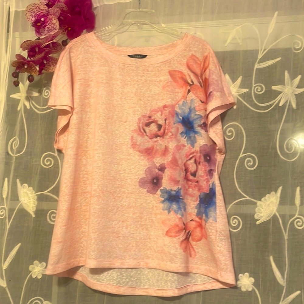 🌺NWOT-Nicole Miller-summer top, size XL, pink with pretty flowers front left